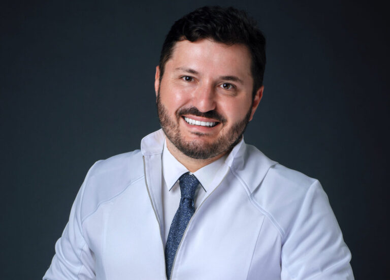 Com riscos e limitações, cirurgia de lipoaspiração de papada apresenta mais pontos negativos do que positivos