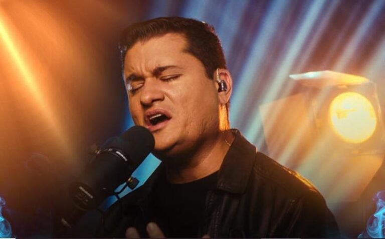 Cantor Filipe Silva lembra do sacrifício de Jesus na cruz no single “Tua Presença”