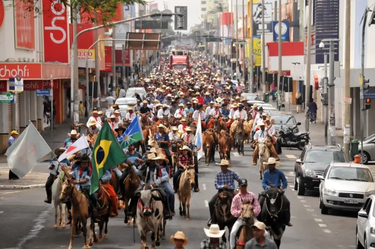 Cavalgada Camaru 2023 abre programação oficial da feira