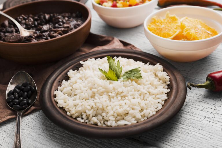 Feijoada Unidos dos Guaranys reúne comida boa e samba em uma tarde de domingo