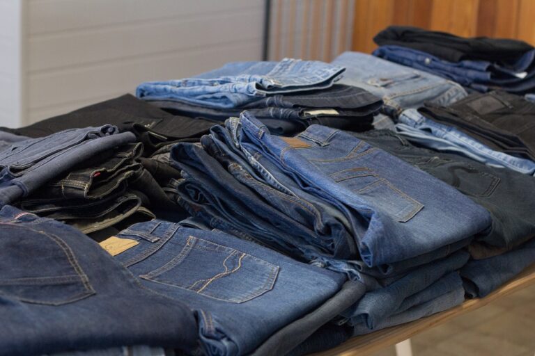 Moda Anos 90/2000: Débora Máximo fala sobre a peça Jeans