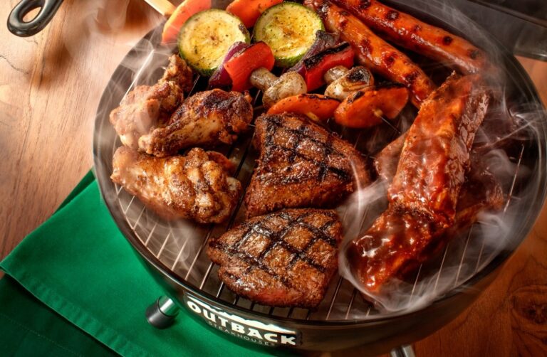 Outback celebra o Brasil em nova campanha estrelada por Thiaguinho