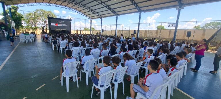 Alunos do projeto Trakinagem emocionam espectadores com exibições de seus curtas-metragens