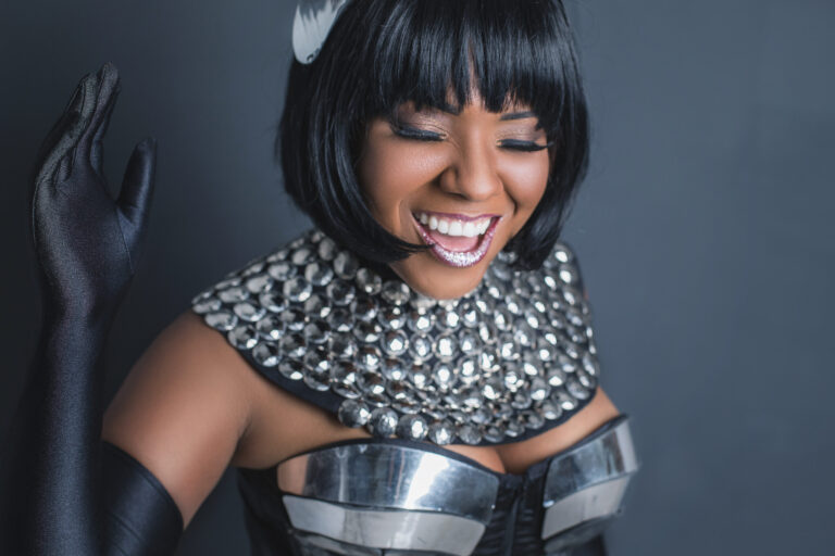 Thalita Pertuzatti leva “Whitney Houston Forever” para o Teatro Nova Iguaçu
