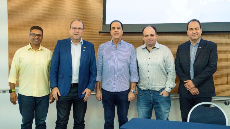CDL media a assinatura de implantação da Frente Parlamentar de Empreendedorismo em Uberlândia