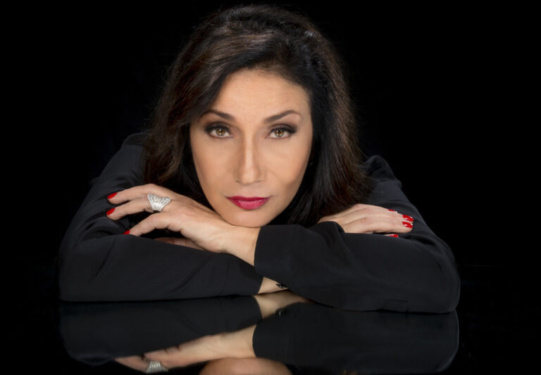 Uberlândia recebe show comemorativo de Zizi Possi em outubro