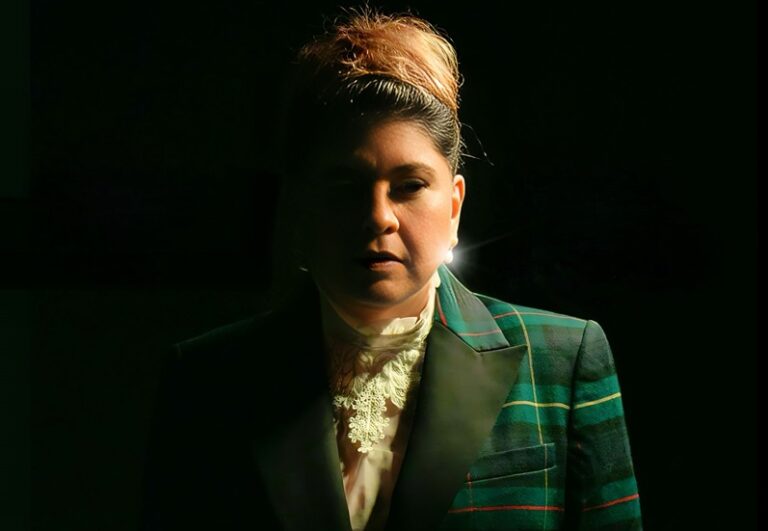 Roberta Miranda apresenta o polêmico videoclipe de “Desatemos os Nós”