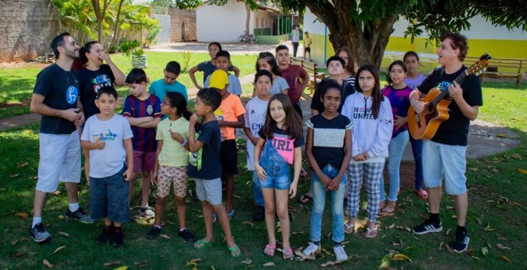 Crianças e adolescentes do EMCANTAR Social apresentam show inédito em dois locais em Uberlândia, em dezembro