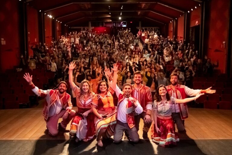 Sensível e tocante, Grupo EMCANTAR lança nono álbum inspirado em uma volta ao mundo numa bicicleta