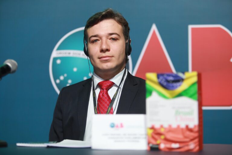 Advogado mineiro discute relacionamento internacional e ESG durante conferência da OAB