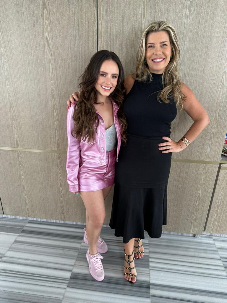 Larissa Manoela: atriz escolhe o LSH para evento de telefonia móvel