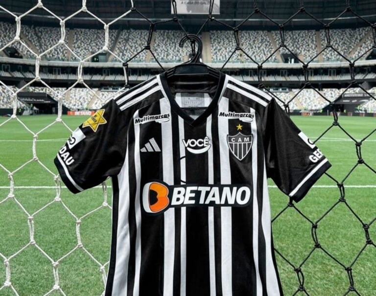 Atlético-MG entra em campo com camisa misteriosa; quem é “VOCÊ”?