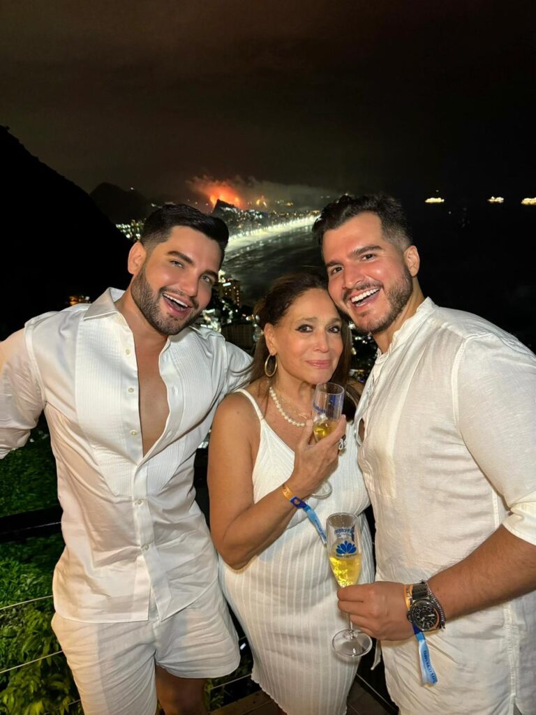 Binho Alencar: dentista das estrelas brinda 2024 no Réveillon do Mirante do Arvrão