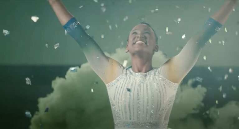 Sankhya lança campanha com Rebeca Andrade, explorando o talento musical da atleta