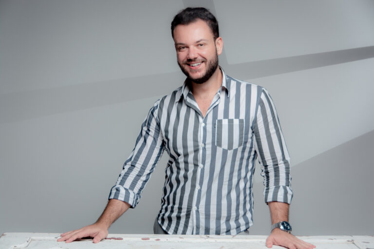 Arquiteto Rogério Barbieri conquista a elite carioca