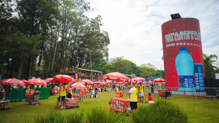 Um Carnaval para quem faz o Carnaval: Ambev investe quase R＄20 milhões em suporte para ambulantes e catadores, impulsionando ecossistema de 45 mil profissionais