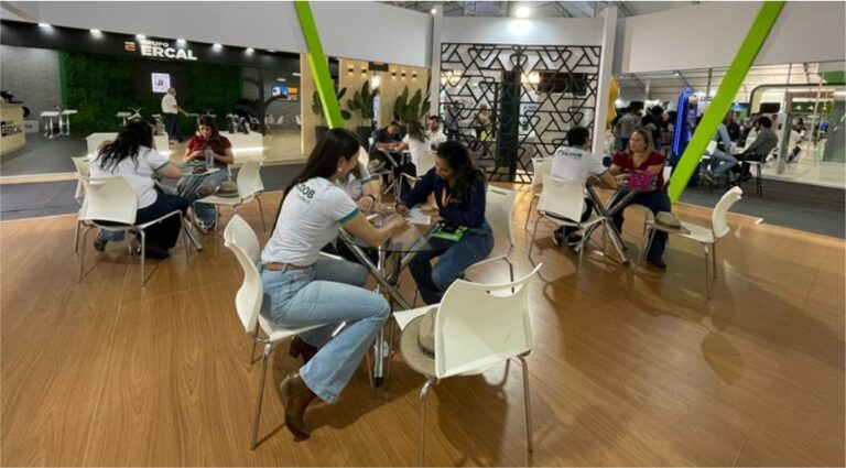 Sicoob Creditril leva ação de orientação financeira para a Femec 2024