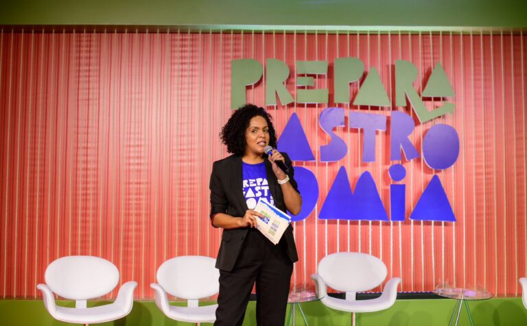 Lohana Velloso palestra durante Semana do MEI