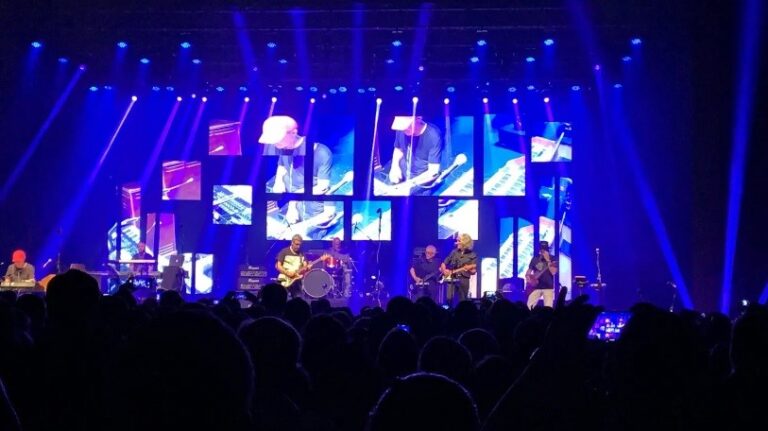 Ingressos para o show da banda Dire Straits Legacy em Uberlândia estão se esgotando