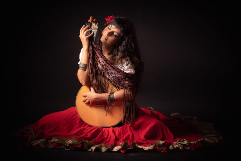 O Fado conquista a Tijuca com a carioca Ananda Botelho Mendes no show Fado Mulher