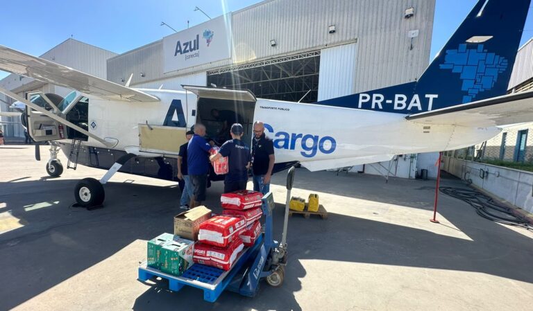 Azul recebe doações para o Rio Grande do Sul em 160 aeroportos e nas lojas da Azul Viagens