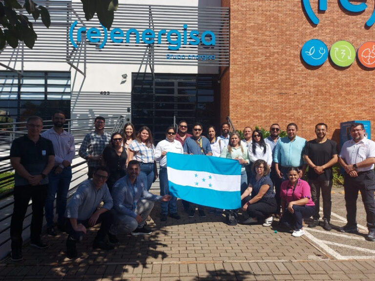 Uberlândia recebe delegação de Honduras para conhecer inovações desenvolvidas em laboratório da (re)energisa