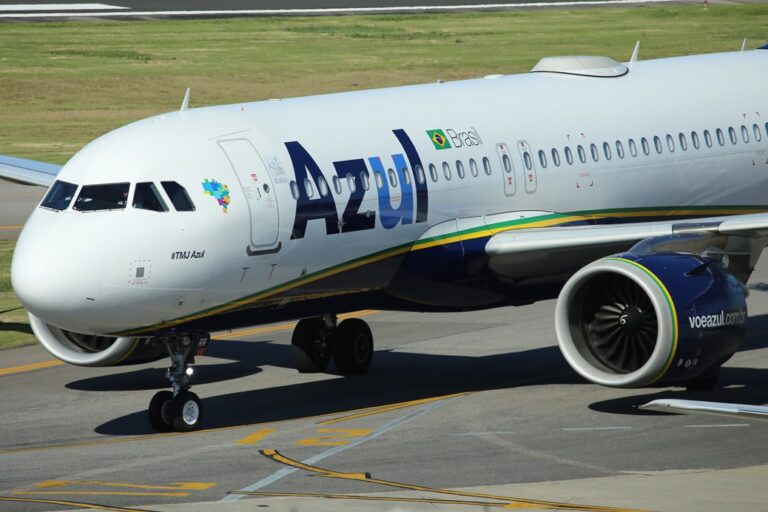 Azul é a primeira aérea a oferecer pagamento de passagens com FGTS