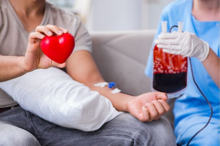 Doações de sangue ajudam a manter tratamentos de pacientes em situações críticas