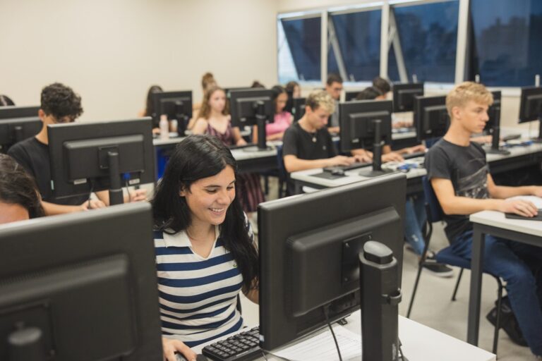 CIEE/PR abre inscrições para cursos presenciais e a distância