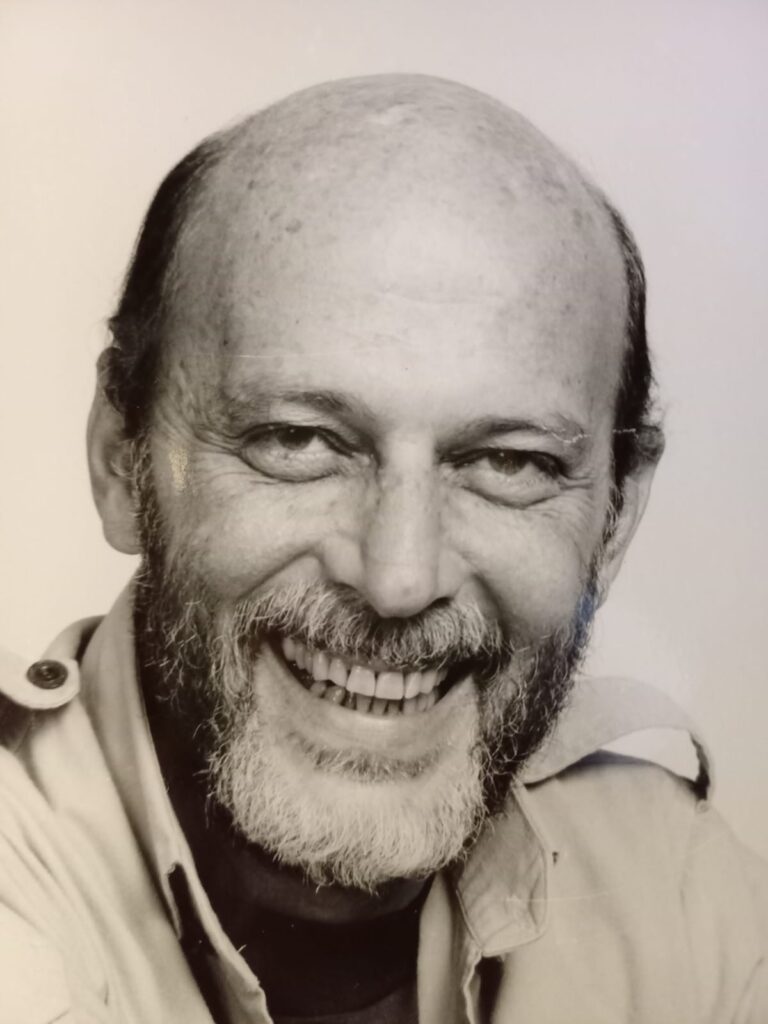 A volta do espetáculo “Confidências de um Espermatozóide Careca”, encenado pelo Carlos Eduardo Novaes