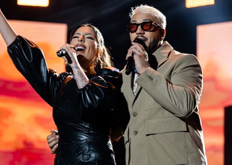 Ana Clara abre o show do grupo Soweto em Uberlândia