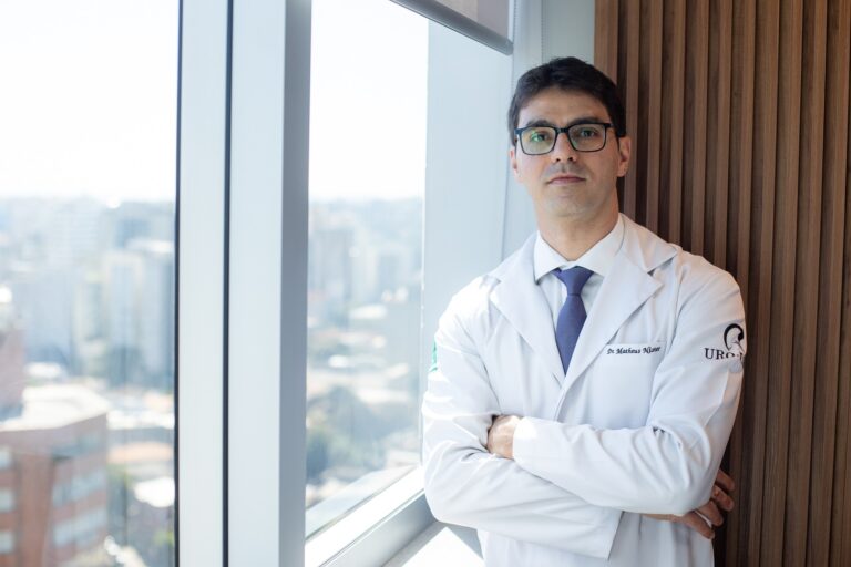 Com atuação em mais de mil cirurgias robóticas, urooncologista Matheus Nister é um dos principais da nova leva de especialistas em MG
