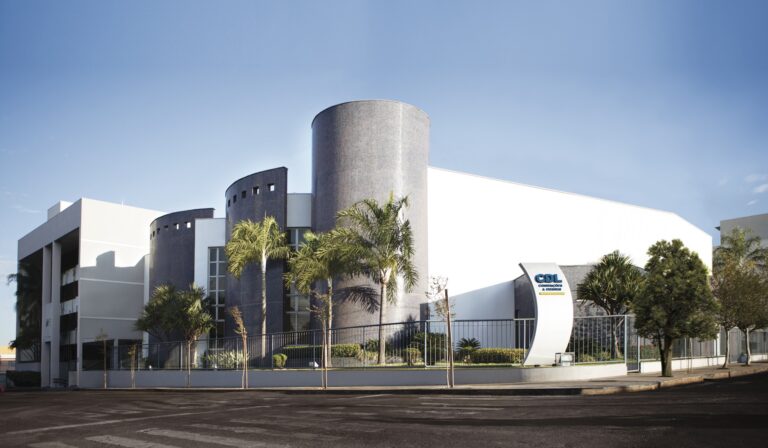 Abertura do comércio nos feriados de Nossa Senhora da Abadia e aniversário de Uberlândia é facultativa