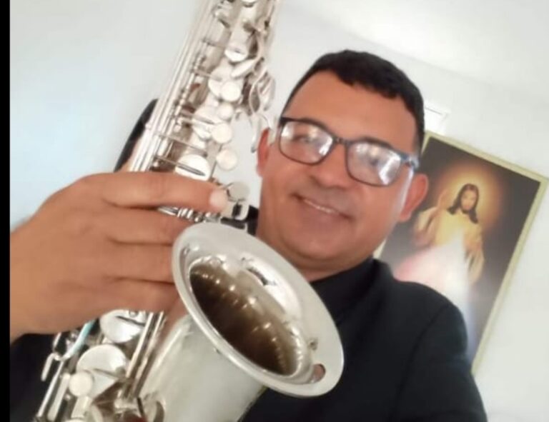 De origem humilde, Marco do Sax sonha em resgatar a cultura de São Benedito