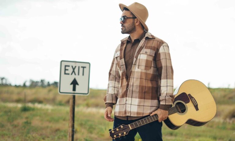 Xande, do Macucos, apresenta “Ela Me Faz Tão Bem” como novo single