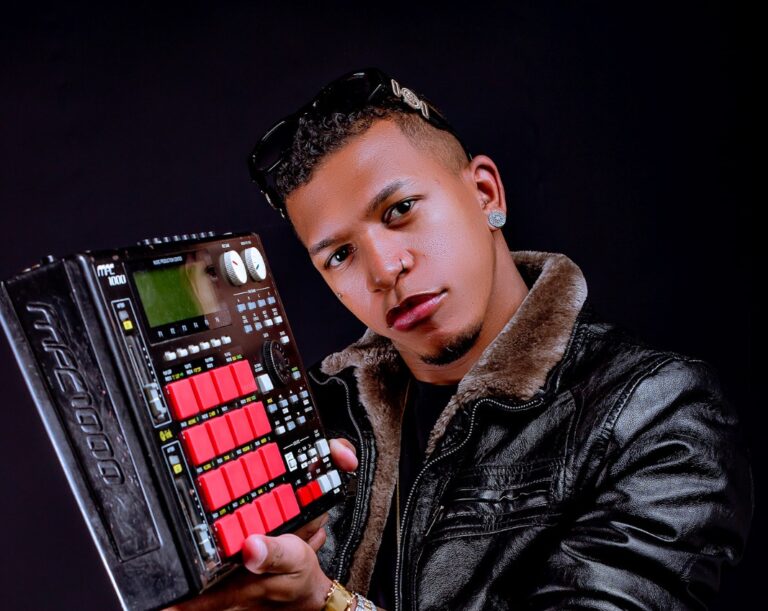 Artistas do funk de BH sobrem no palco do Festival Fora da Cena, durante Virada Cultural