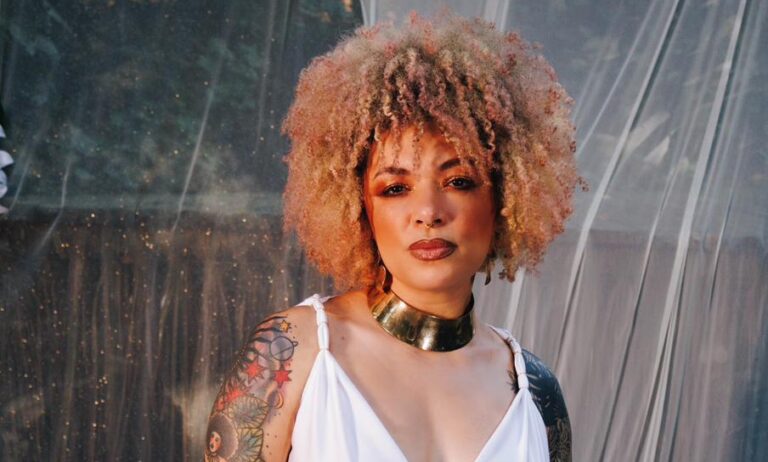 Aposta da mpb, Ana Cacimba evoca ancestralidade em novo single