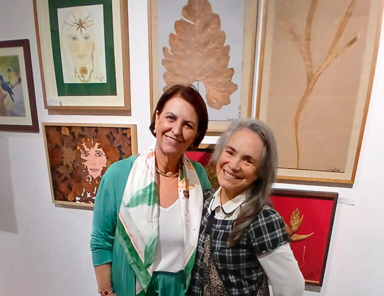 A atriz e artista plástica Regina Duarte, esteve visitando a exposição “O Caminho da Arte” em São Paulo.