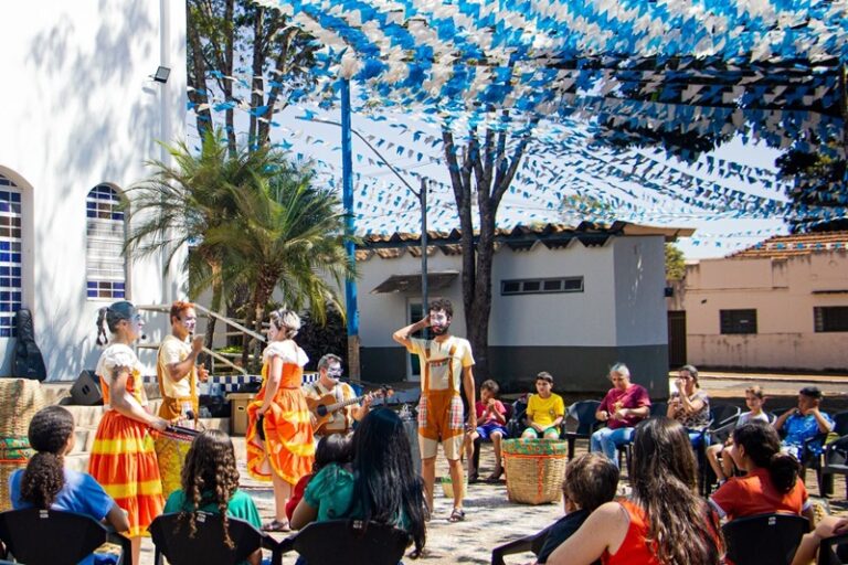 Grupontapé retoma agenda em celebração ao aniversário de 30 anos com espetáculo no distrito de Martinésia, em Uberlândia-MG