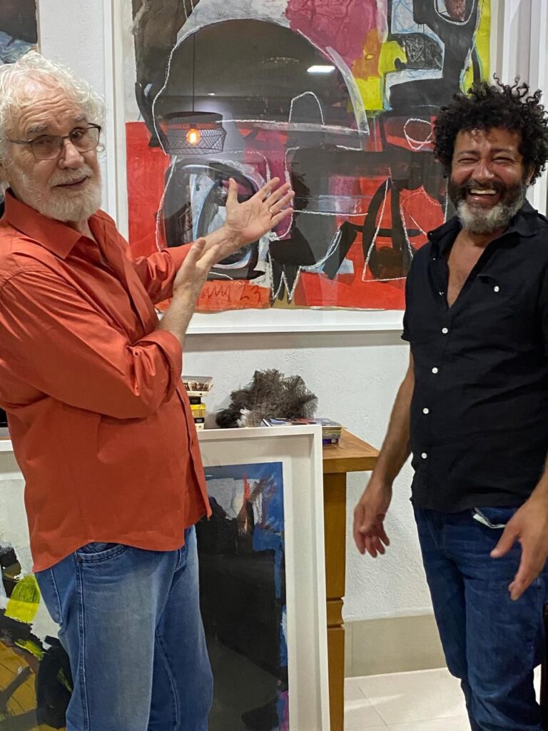 Cantor Renato Teixeira visita atelier de Gerson Fogaça durante sua passagem por Goiânia (GO)