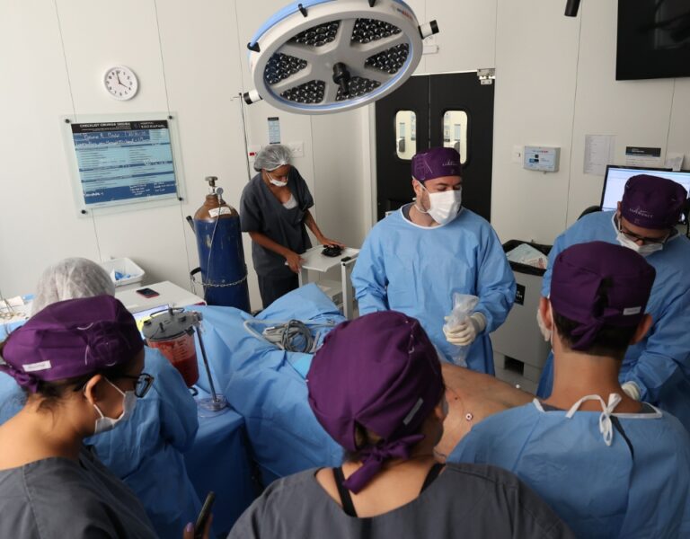 Cirurgia plástica transforma o físico, mas também eleva autoestima