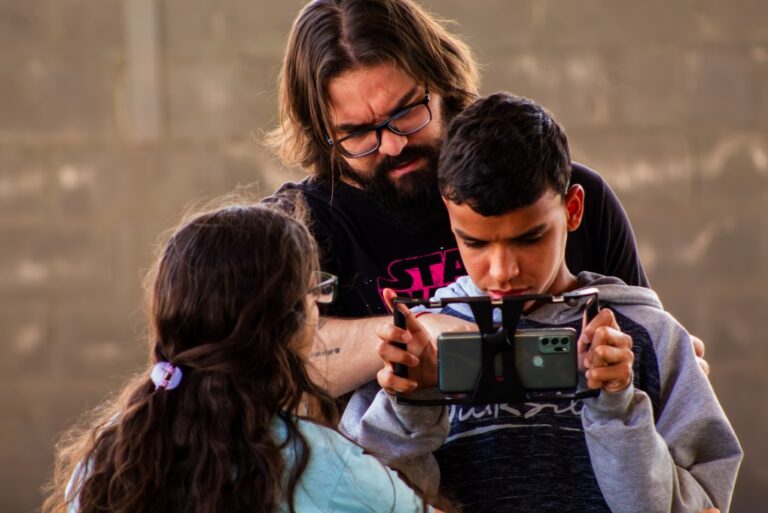 Crianças e adolescentes aprendem cinema de graça em Uberlândia-MG