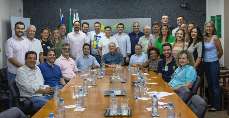 Prefeito eleito Paulo Sérgio visita a Aciub no dia seguinte à eleição