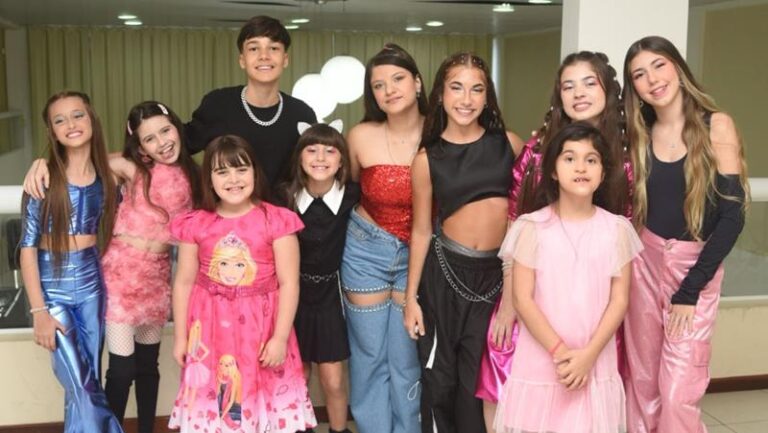 Sandy Mel marca presença em encontro de influenciadores, em Saquarema, RJ