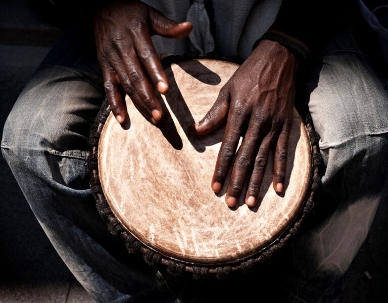 Festival GIRA promove tambores eletrônicos e ancestralidade africana no Galpão 54