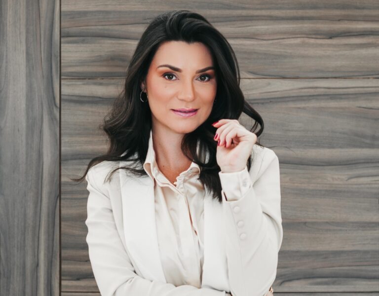 Autora propõe jornada de autoconhecimento na ficção filosófica ‘Ela conversa com as estrelas’