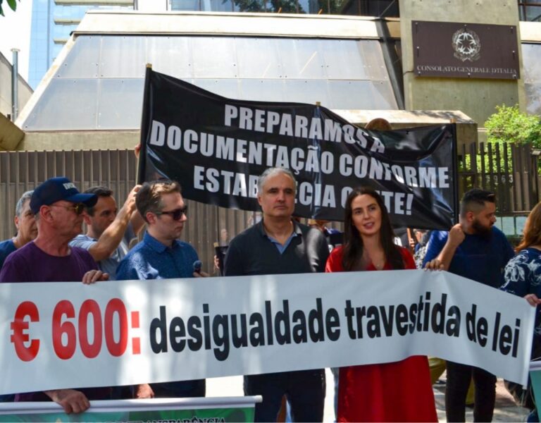 Manifestação reúne ítalo-descendentes contra aumento de taxas judiciais