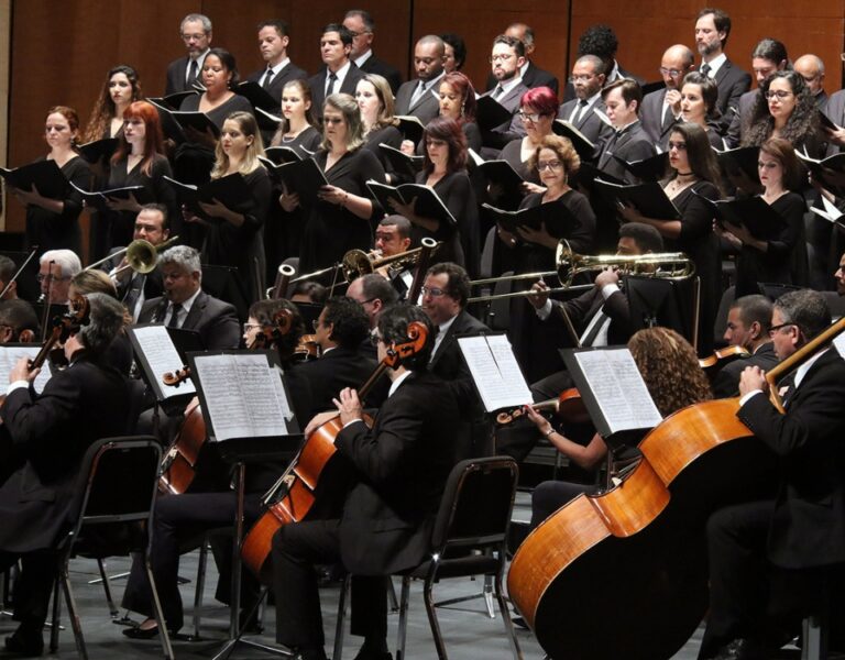 Orquestra Sinfônica e Coral Lírico de Minas Gerais interpretam versão para concerto da ópera Porgy and Bess e Maracatu do Chico Rei