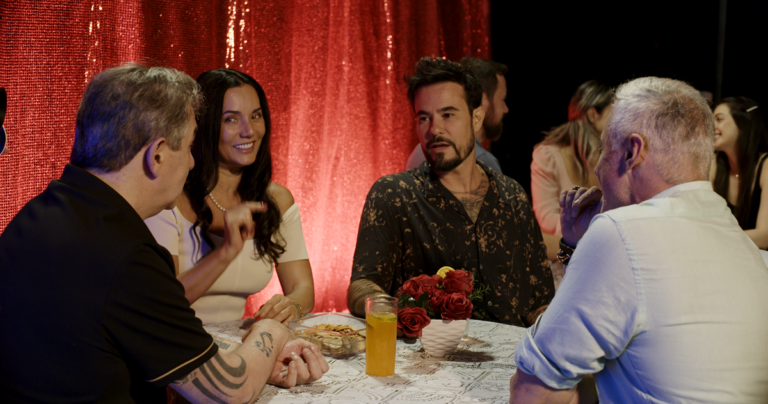 Mônica Carvalho e grande elenco em Estranhos na Noite: Um filme que celebra à cidade de São Paulo, seus encontros e seus recomeços