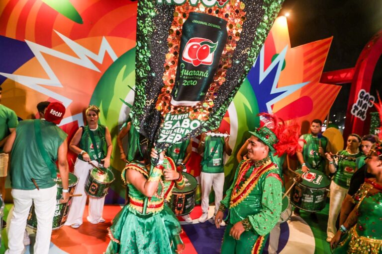 Com passista, mestre-sala e porta-bandeira, Guaraná Antarctica abre o Carnatal 2024